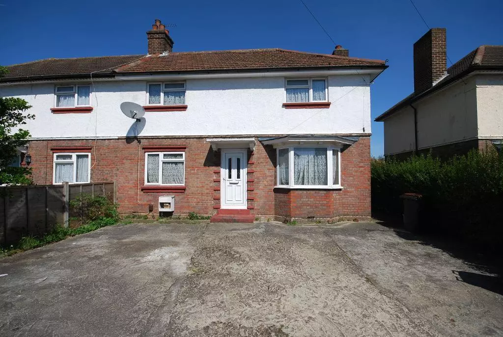 3 bedroom semi-detached house to rent