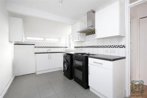 2 bedroom apartment to rent, Sturrock Close, London, N15