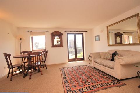 1 bedroom flat to rent - Ashbourne House, Friary Court, The Barbican