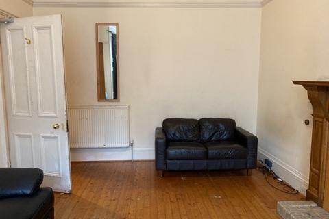3 bedroom flat to rent, Rochester Terrace, Merchiston, Edinburgh, EH10