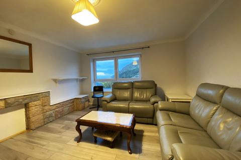 3 bedroom flat to rent, Viewcraig Gardens, Holyrood, Edinburgh, EH8
