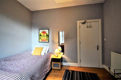 4 bedroom flat to rent, Morrison Street, Haymarket, Edinburgh, EH3
