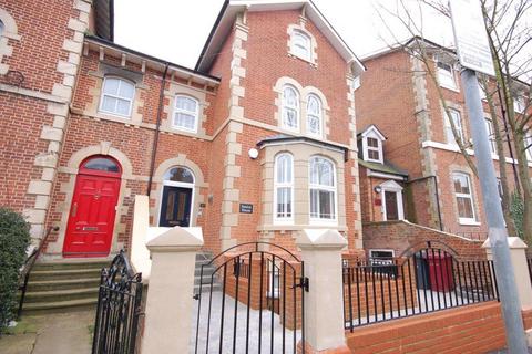 Studio to rent, Jessica House,  Russell Street,  RG1