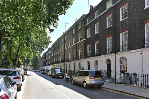 Studio to rent, Regent Square, Bloomsbury, WC1H