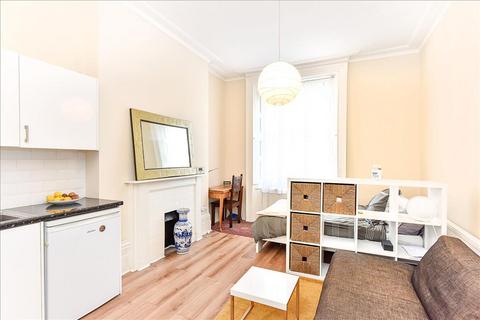 Studio to rent, Regent Square, Bloomsbury, WC1H