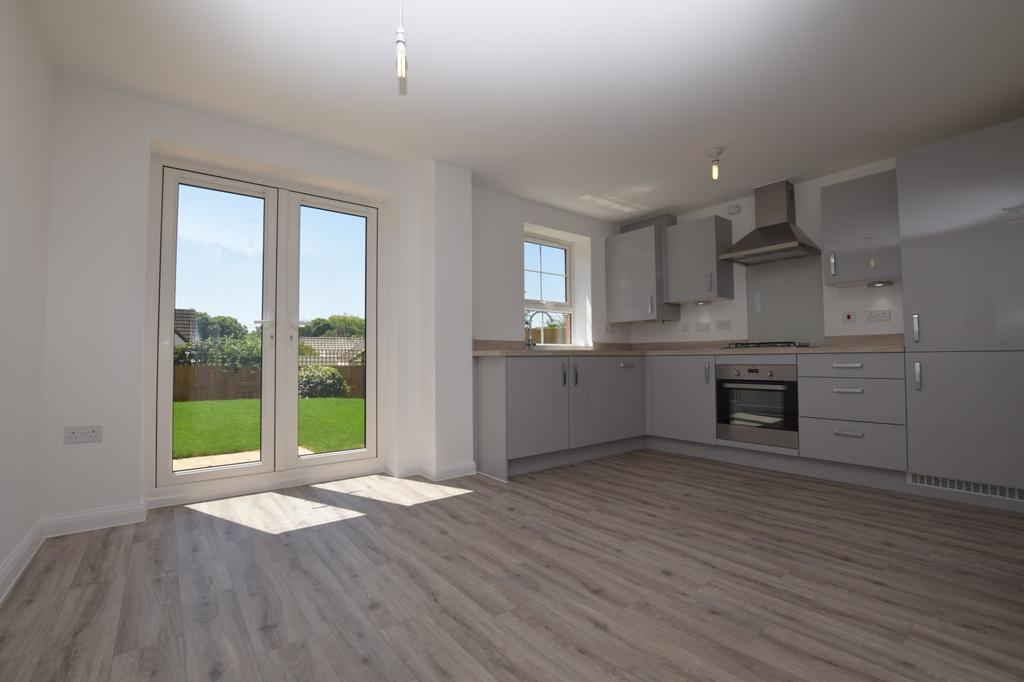 Red Barn Crescent, St Mary's Place, Felpham, PO22 3 bed semidetached house £1,300 pcm (£300 pw)