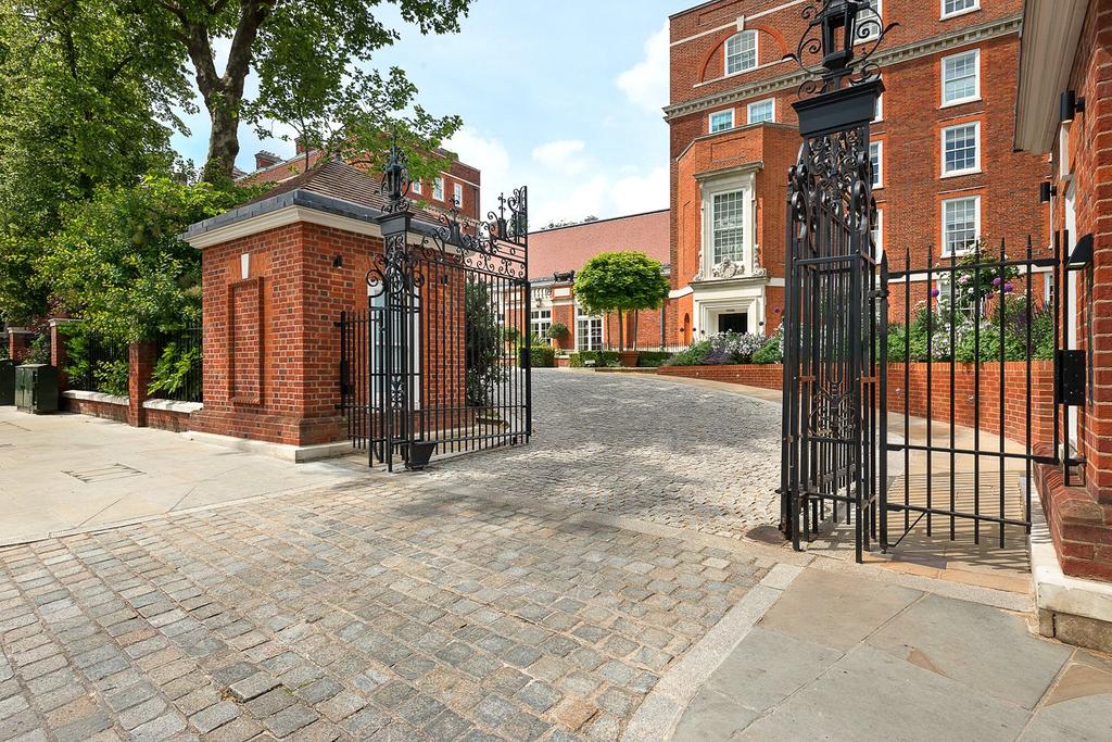 Academy Gardens, Duchess of Bedfords Walk, Kensington, London 2 bed