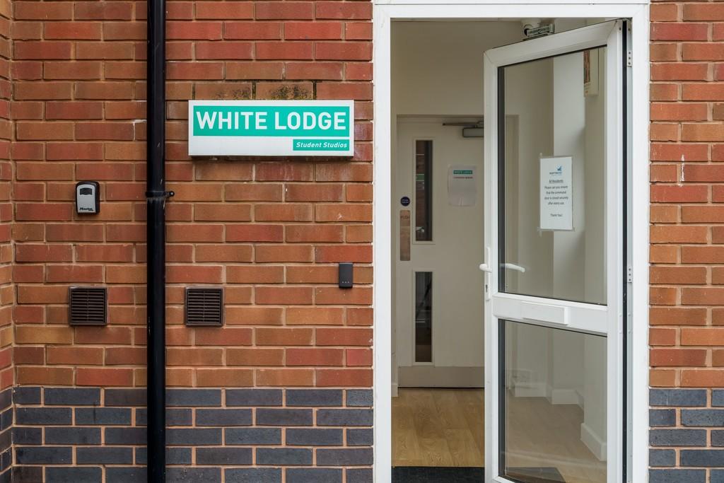 White-Lodge-Exterior-4-scaled