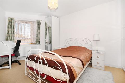 1 bedroom flat to rent, Plough Close, College Park, London