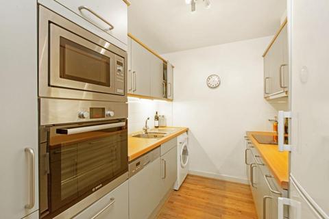 1 bedroom flat to rent, The Circle, Queen Elizabeth Street, London, SE1