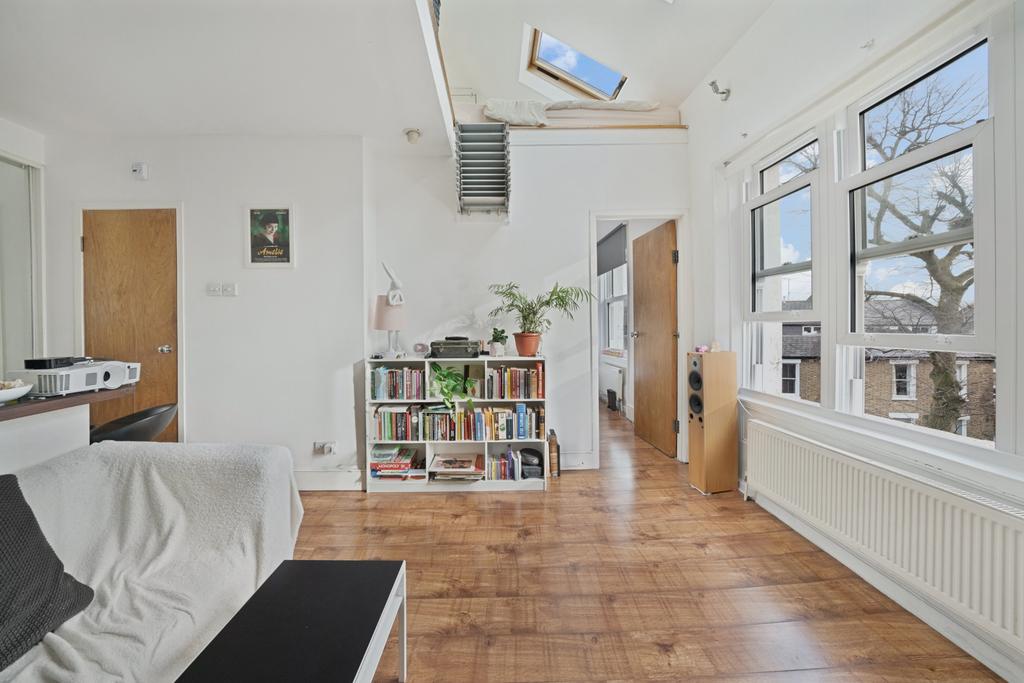 Apartment in London, Kilburn - View 2
