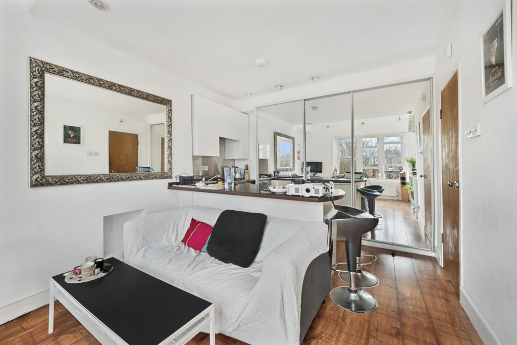 Apartment in London, Kilburn - View 3