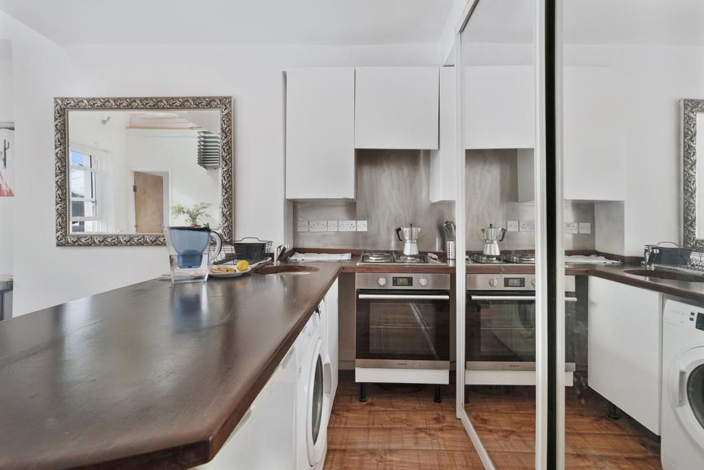 Apartment in London, Kilburn - View 5