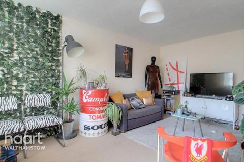 2 bedroom flat to rent, Blacksmith House, Gillards Way