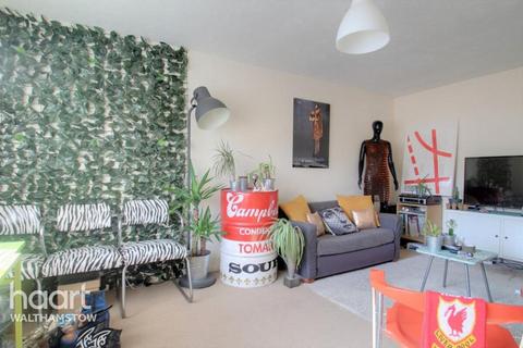 2 bedroom flat to rent, Blacksmith House, Gillards Way