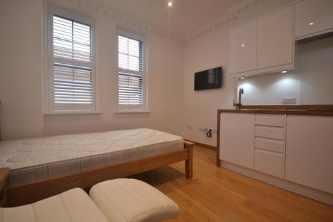 Studio to rent, Whitley Street,  Reading,  RG2