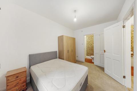 3 bedroom flat to rent, Kenilford Road, Balham