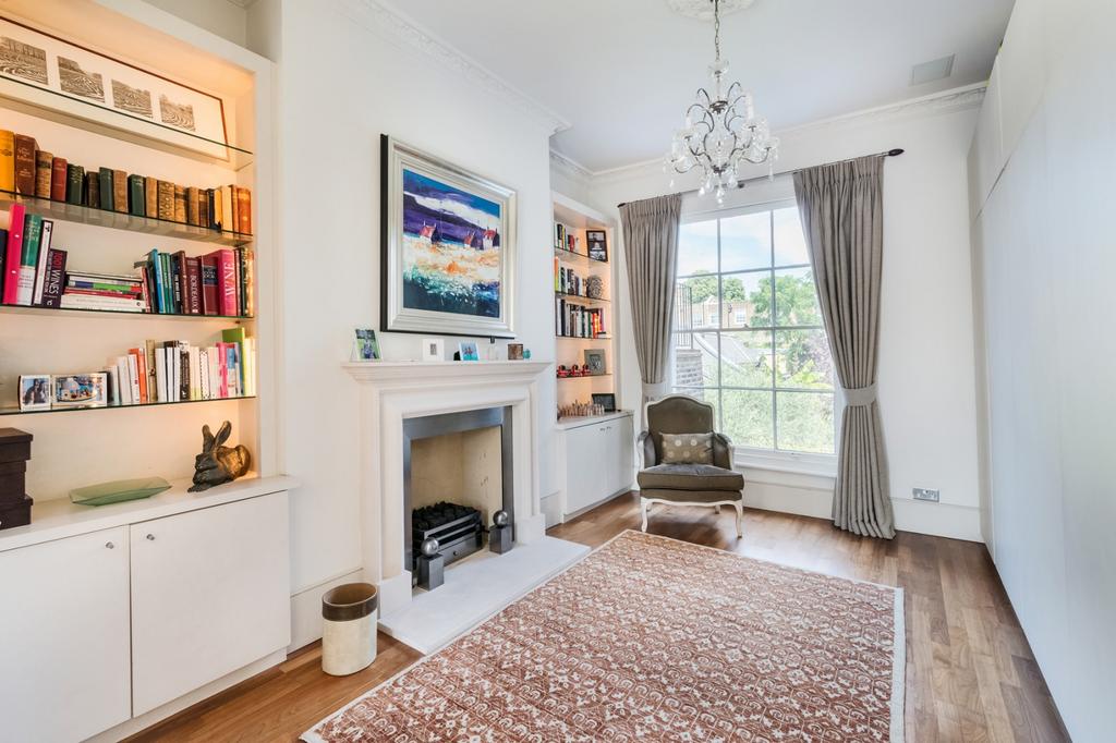 Reception/bedroom