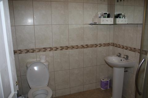 6 bedroom end of terrace house to rent, Charter Ave, Canley, Coventry