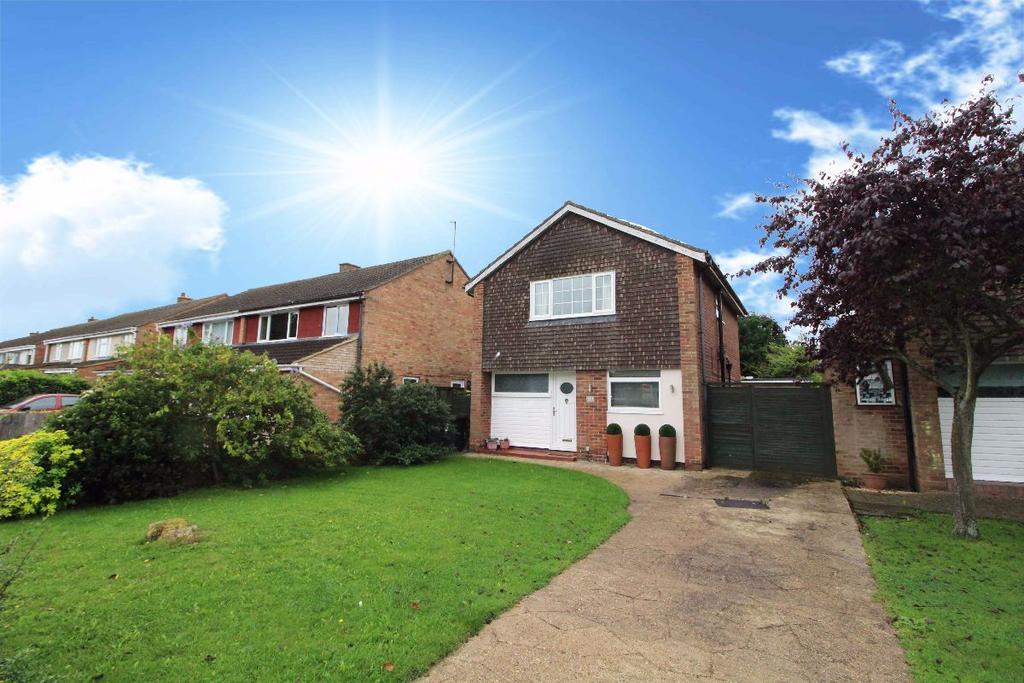 Chiltern Avenue, Bedford, Beds, MK41 9EJ 3 bed detached house £370,000