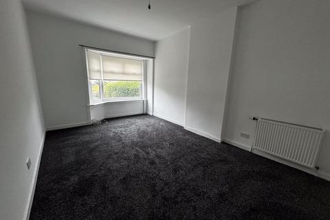 3 bedroom apartment to rent, Dryburn Avenue, Hillington