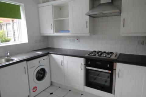 3 bedroom mews to rent, Croasdale Avenue, Fallowfield