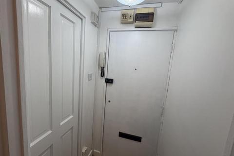 Studio to rent, Rhodfa Eos, Parc Gwernfadog, SA6 6TF