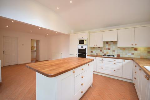 4 bedroom detached bungalow to rent, White House Green, West Midlands B91