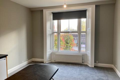 1 bedroom flat to rent, Station Road, Redhill