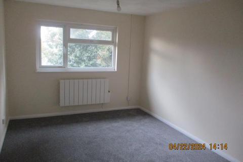 2 bedroom flat to rent, Knox Road, Clacton-on-Sea, Essex, CO15 3TT