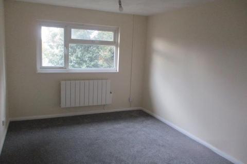 2 bedroom flat to rent, Knox Road, Clacton-on-Sea, Essex, CO15 3TT