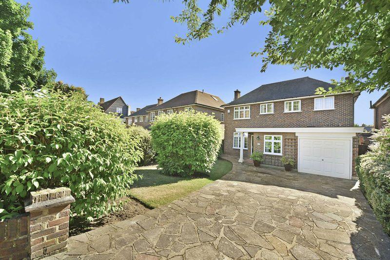 Kenwood Drive, Beckenham 3 bed detached house £900,000