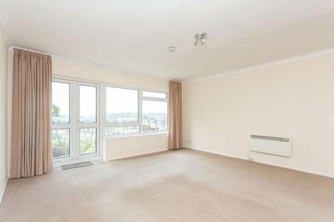 2 bedroom flat to rent, Freeman Court, Chesham - Apartment with views