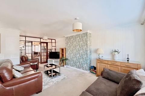 3 bedroom terraced house to rent, Malting Lane, Orsett Village