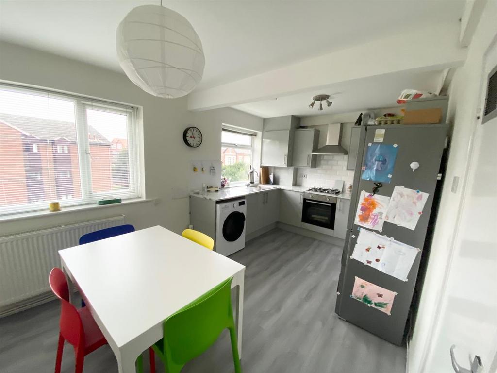Kitchen 1.jpg