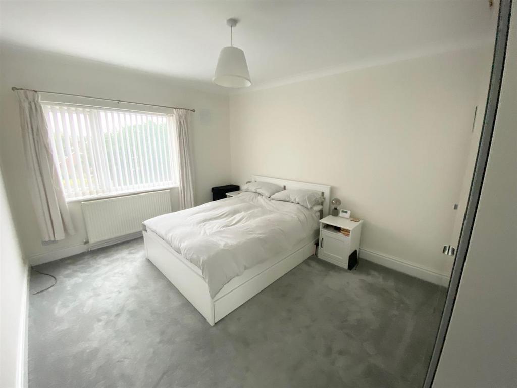 Bedroom 1.jpg