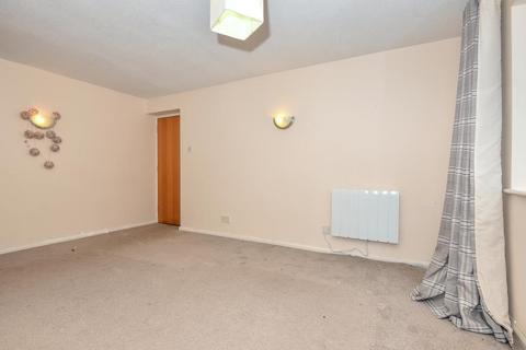 2 bedroom apartment to rent, Holmers Court,  High Wycombe,  HP12