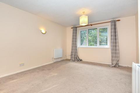 2 bedroom apartment to rent, Holmers Court,  High Wycombe,  HP12