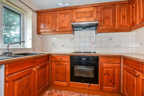 2 bedroom apartment to rent, Holmers Court,  High Wycombe,  HP12