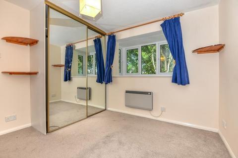 2 bedroom apartment to rent, Holmers Court,  High Wycombe,  HP12
