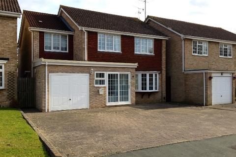 4 bedroom detached house to rent, St Annes Road, Crawley