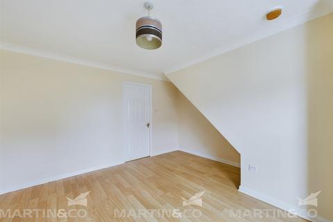 2 bedroom semi-detached house to rent, Monks Close, Dunscroft