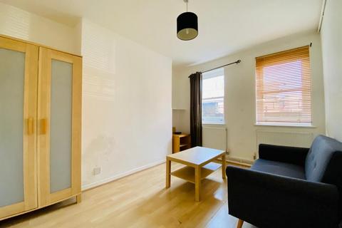 1 bedroom flat to rent, Cross Street, Islington