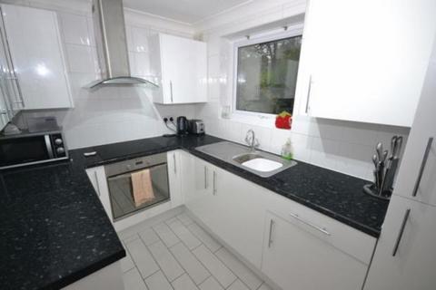 3 bedroom apartment to rent, Richmond Park Road, Bournemouth