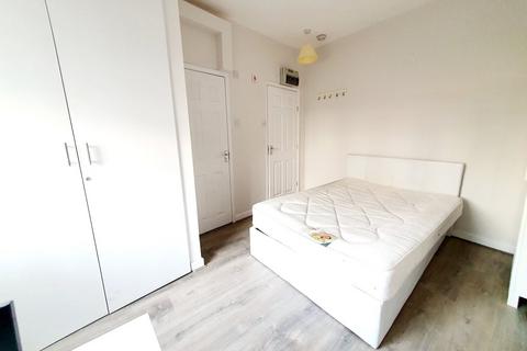 Studio to rent, Offord road, Islington