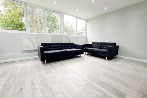 3 bedroom flat to rent, Atholl House, Maida Vale