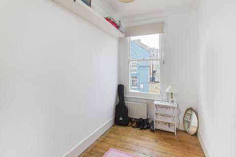 2 bedroom flat to rent, Warriner Gardens, SW11 4DU