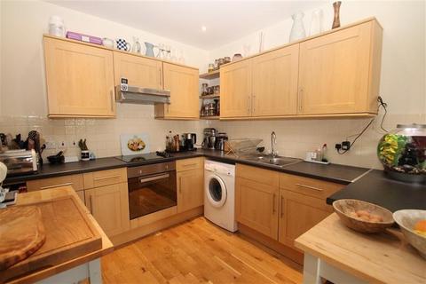 3 bedroom flat to rent, Arragon Gardens, Streatham, SW16