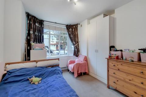 3 bedroom flat to rent, Arragon Gardens, Streatham, SW16