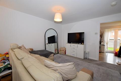 3 bedroom terraced house to rent, Red Barn Crescent, Felpham, PO22